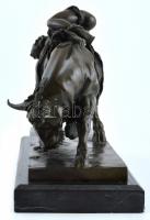 Neil Chou: Európa elrablása. Nagy méretű bronz szobor, márvány talapzaton. Jelzett. / Kidnapping of ...