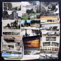 Kb. 230 db MODERN magyar és külföldi város képeslap: sok Budapest / Cca. 230 modern Hungarian and other European town-view postcards: many Budapest