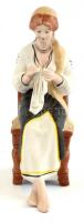 Varrogató nő, biszkvit porcelán figura, kézzel festett, jelzett, hibátlan, m: 16,5 cm