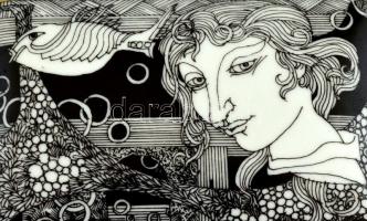 Hollóházi doboz Szász Endre által tervezett dekorral. Matricás, jelzett, hibátlan. 13,5x9 cm