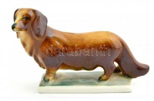 Zsolnay kutya figura. Kézzel festett, jelzett, hibátlan. 12x7,5 cm