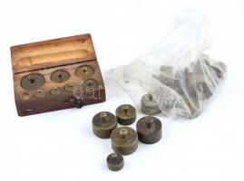 Hiányos súlykészlet fa dobozban, 5x7x14 cm + súlyok zacskóban