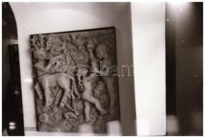 1982 Szentendrei részletek, utcaképek, üzletek, kb. 50 db negatív kocka, tekercsben