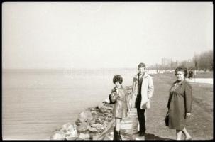 cca 1960-1970 Siófoki részletek, utcaképek, kb. 530 db negatív kocka, tekercsben