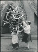 Buday J. László (?-?): Májusfa, pecséttel jelzett fotó, 24×17,5 cm