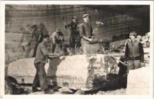 1944 Désakna, Ocna Dejului; M. Kir. Sóbánya, sótermelés / salt mine interior