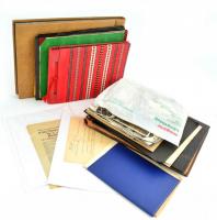 Buzássy Ferenc (1909-1989) labdarúgó személyi hagyatéka. Fotók, igazolványok, sport kitüntetések.  1934-ben a Real Madrid focistája volt. Első csapata a VI. kerületi TC:- Budapesti Atlétikai Klub, majd a Miskolci Atilla FC. ezután a Real Madrid, majd 1936 ban a Recreativo Granada, utána a Kispest FC: A II. világháború után edzői képestíést szerzett. Több mint 750 db fotó irat, emléktárgy. / Legacy of Ferenc Buzassy football player of Real Madrid. More than 750 photos, documents