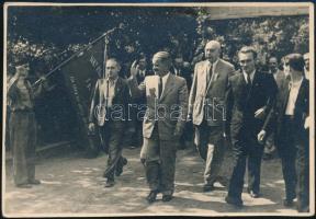 cca 1946-1948 Tildy Zoltán (1889-1961) politikus, miniszterelnök, majd köztársasági elnök fotója, egy felvonulási ünnepségen, sajtófotó (Fotó Tóth László), 9x14 cm
