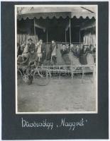 cca 1930 A hüvösvölgyi nagyrét vurstlijának fotója, fotó feliratozott kartonon, 11,5x8,5 cm