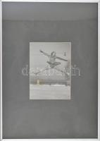 cca 1930 Korcsolyaverseny a Városligeti műlyégpályán. Fotó, jelzés nélkül. Üvegezett keretben, 21,5×...