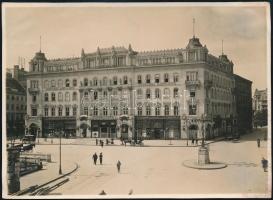 cca 1900 Budapest, Vörösmarty tér, Gerbaud épülete, hátoldalon feliratozott fotó, 12,5×17 cm