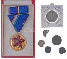 7db-os vegyes érme- és kitüntetéstétel, közte 1951. Közbiztonsági Érem arany fokozata a rendőrség tagjai részére, nem eredeti tokban T:2-4