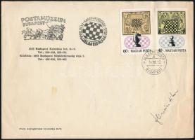 1974 Sakk II. 40f és 60f alkalmi borítékkivágáson, postamúzeumi bélyegzéssel, Flórián Tibor nagymester aláírásával