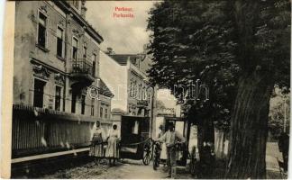 1920 Pöstyén, Piestany; Parksor, infanterista / Parkzeile / street view, infanterist (spa carriage) (vágott / cut)