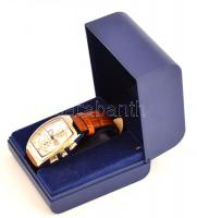 Vector quarz karóra, bőr szíjjal, gyöngyházfényű kronográf számlapokkal, nem működik, eredeti dobozá...