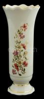 Zsolnay virág mintás váza. Kézzel festett, jelzett, (Kókai Ágnes) hibátlan. 20,5 cm