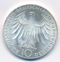 NSZK 1972J 10M Ag "Müncheni Olimpia - térdelő atléták" T:1-,2 
FRG 1972J 10 Mark Ag "...