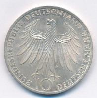 NSZK 1972F 10M Ag "Müncheni Olimpia - térdelő atléták" T:2 
FRG 1972F 10 Mark Ag "Mu...