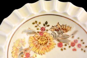 Zsolnay virág mintás hamutál. Kézzel festett, jelzett, hibátlan. 15,5 cm