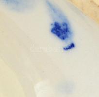 Jelzett, porcelán ló figura. Apró lepattanással. 26 cm