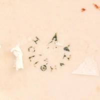 Hollóházi csurgatott mázas váza. Jelzett, egy apró lepattanással a száján. 30 cm