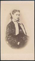 cca 1866 Mathilde Marie Adelgunde Alexandra von Österreich (1849-1867), Albrecht főherceg fiatalon tragikus balesetben meghalt leánya, keményhátú fotó, szép állapotban, 10,5×6 cm