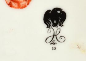 Hollóházi Szász Endre által tervezett porcelán szelence. Matricás, jelzett, apró kopásokkal, 7,5x9x4...