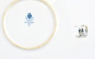 Hollóházi Szász Endre által tervezett porcelán tál. Matricás, jelzett, apró kopásokkal, 24,5 cm