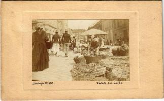 1913 Budapest I. Várbeli heti vásár, zöldségárusok. photo