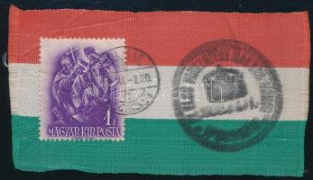 1938 Ipolyság visszatért! nemzeti színű szalag bélyeggel és bélyegzővel, 5,5×9,5 cm
