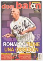 cca 2003 Ronaldo Luis Nazário de Lima (1976-) labdarúgó aláírása újságon