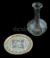 Üveg kiöntő + csipke kép ezüstözött fém keretben, kopásnyomokkal, m: 16 cm, d: 13 cm