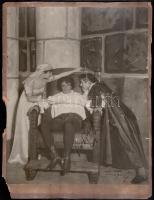 cca 1920 Kürti József és Törzs Jenő színművészek aláírt színházi előadás fotója kartonon. 25x33 cm