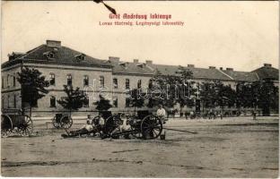 1911 Budapest X. Hungária körút, Gróf Andrássy laktanya, lovas tüzérség, legénységi lakosztály, katonák szekerekkel. Schäffer Armin