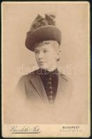 cca 1900 Hölgy kalapban, keményhátú fotó Goszleth budapesti műterméből, 17×11 cm