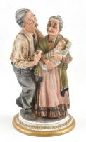 Capodimonte nagyszülők szobor. Kézzel festett, jelzett, lepattanással. 29 cm