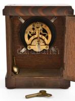 Junghans asztali óra. Ingajáratos. Kulccsal, Működik. 16x21 cm