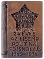 Kiss István (1927-) 1974. "25 éves az MSZMP Politikai Főiskolája 1949-1974" kinyitható Br plakett (összecsukva 79x58mm) T:2