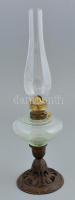 Régi vas/üveg petróleumlámpa, üveg száján kis csorbával, m: 39,5 cm
