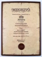 1985 Bp., Meghívó a Kaltenberg Bajor Királyi Söröző megnyitójára, üvegezett keretben, 40×29 cm