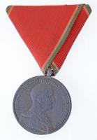 1939. Magyar Kis Ezüst Vitézségi Érem hadifém kitüntetés, öntött viseleti példány(?), eredeti mellszalagon T:1- / Hungary 1939. Hungarian Small Silver Gallantry Medal war metal decoration, cast wear copy(?), with original ribbon C:AU NMK 436.