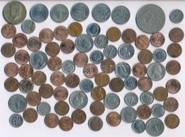 Amerikai Egyesült Államok 83db-os érmet tétel, benne 1966. 1/2$ Ag "Kennedy" + 1999-2004. 25c "50 Állam" (5xklf) T:vegyes USA 83pcs of coins lot, with 1966. 1/2 Dollar ag "Kennedy" + 1999-2004. 25c "50 States" (5xdiff) C:mixed
