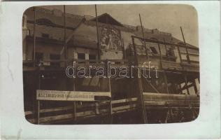 1911 Kecskemét, felállványozott épület a földrengés után, Ezen épület összes asztalos munkáit készítik Kondor János és Társai asztalosipar és famegmunkáló gyár, reklám. photo (EK)