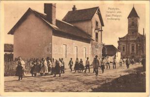 1911 Pöstyén, Piestany; Templom után / Kirchengang / villagers after church ceremony (fa)