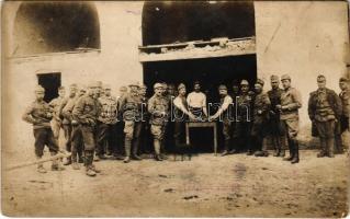 Magtárból kialakított tábori konyha / WWI Austro-Hungarian K.u.K. military, soldiers, field kitchen. photo (fl)