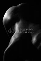 Marácz István (1958-): Meztelen fények. Akt album. Fotókönyv. 105 művészi akt fotót tartalmaz. Bp.,2...