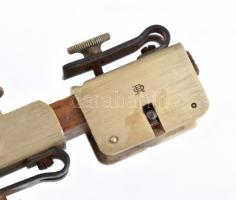 Vegyes nagy méretű vonalzó, állvány, rajz eszköz tétel. Egyik jelzett Richter. Egy vonalzó törött