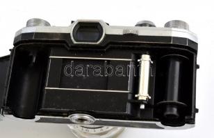 Zeiss Contax D fényképezőgép Carl Zeiss Biotar 2/58 objektívvel, foltos bőr tokban, akadó zárral, ka...