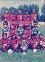1984 Siófoki Bányász SE futball csapata az MNK győzelem után. A csapatkapitány Bódi Zoltán ajándékozási soraival és aláírásával 17x24 cm