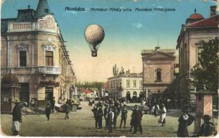 1915 Munkács, Mukacheve, Mukacevo; Munkácsi Mihály utca, üzletek, piac, hőlégballon / street, shops, market, air balloon (EK)